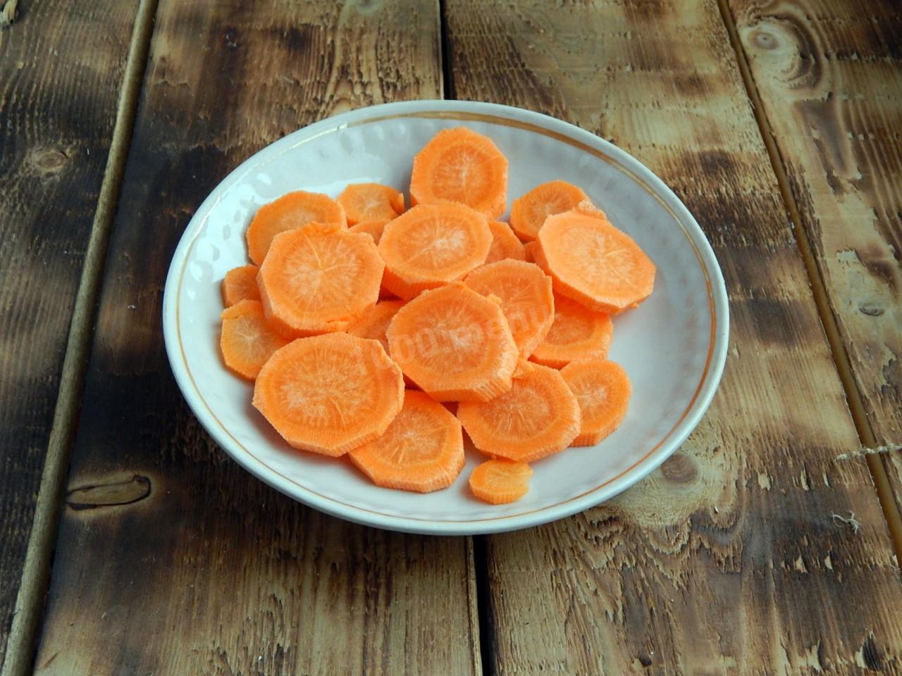 Шаг 5 приготовления Овощи тушеные на сковороде с картошкой и капустой