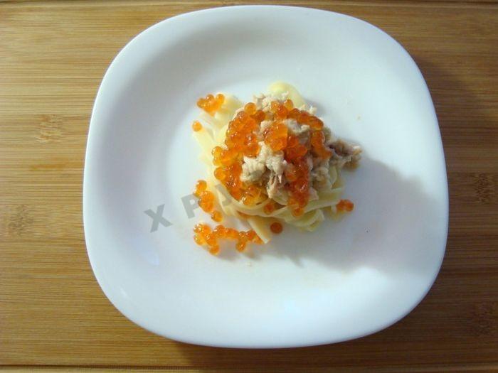 Шаг 6 приготовления Рыба с горчично-медовым соусом и икрой