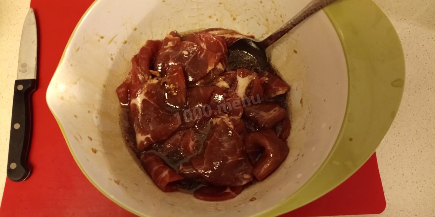 Шаг 2 приготовления Рулетики с грибами эноки