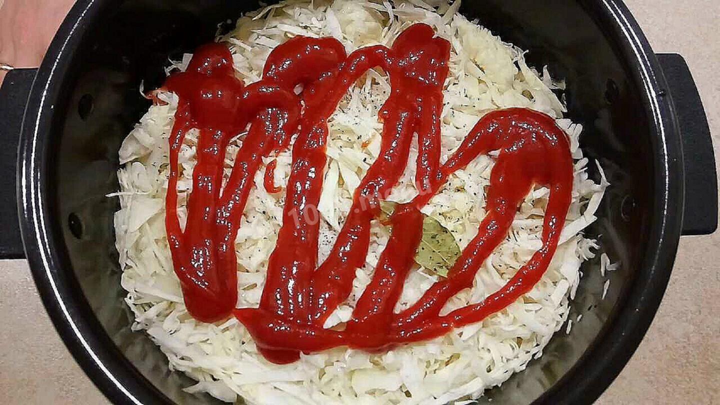 Шаг 7 приготовления Тушеная капуста с морковкой луком крылышками в мультиварке