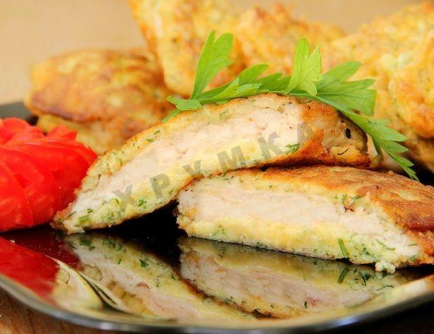 Обложка рецепта Отбивные из куриных грудок с твердым сыром и майонезом