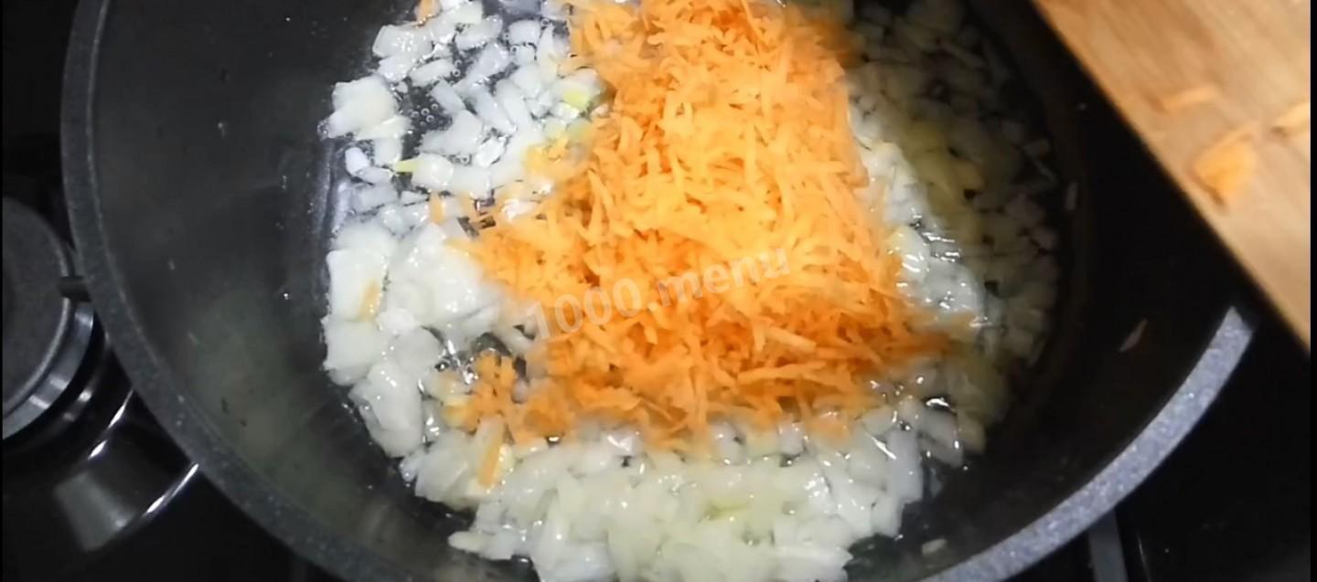 Шаг 3 приготовления Гарнир из риса с луком и морковью