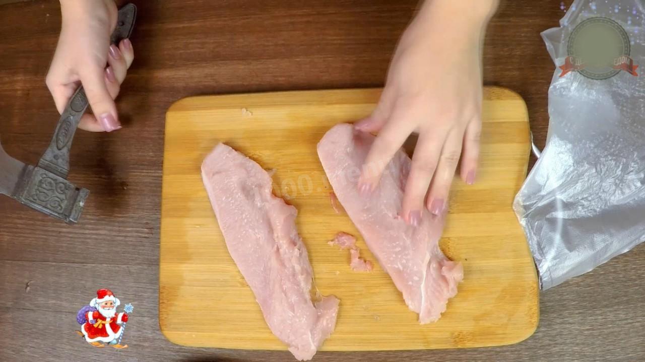 Шаг 2 приготовления Филе индейки с овощами майонезом и чесноком в духовке