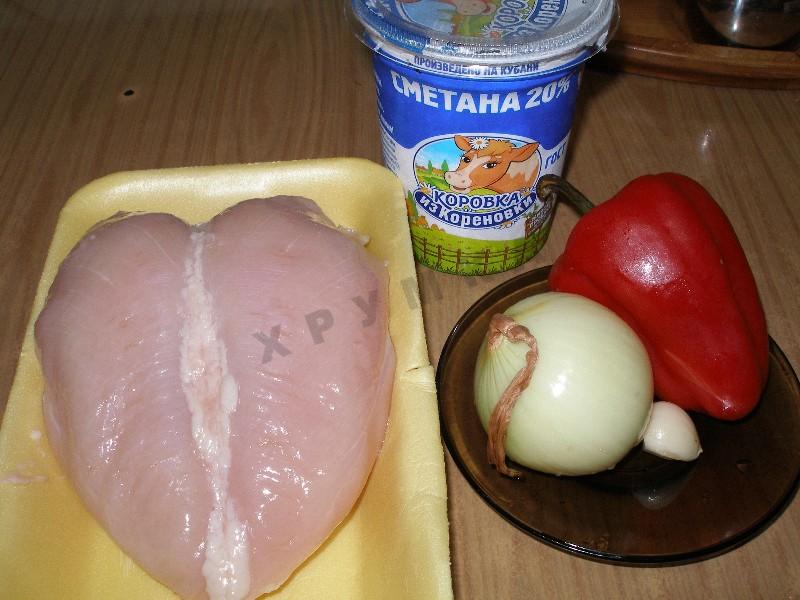Шаг 1 приготовления Филе куриной грудки с болгарским перцем в сметане