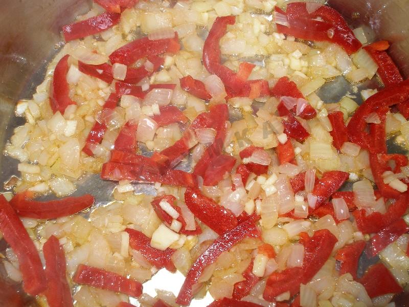 Шаг 5 приготовления Филе куриной грудки с болгарским перцем в сметане