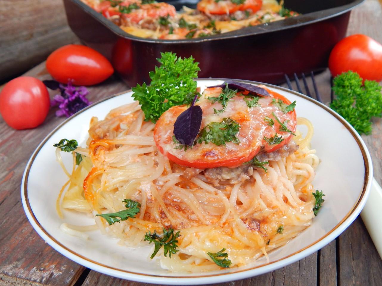 Шаг 8 приготовления Спагетти с фаршем, помидорами и сыром в духовке