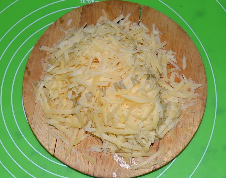Шаг 7 приготовления Закрытая пицца кальцоне с курицей и грибами