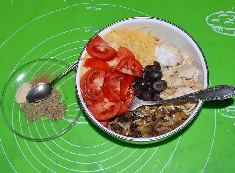 Шаг 8 приготовления Закрытая пицца кальцоне с курицей и грибами