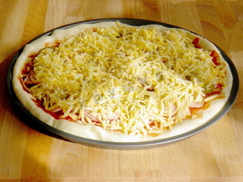 Шаг 10 приготовления Пицца мясное ассорти