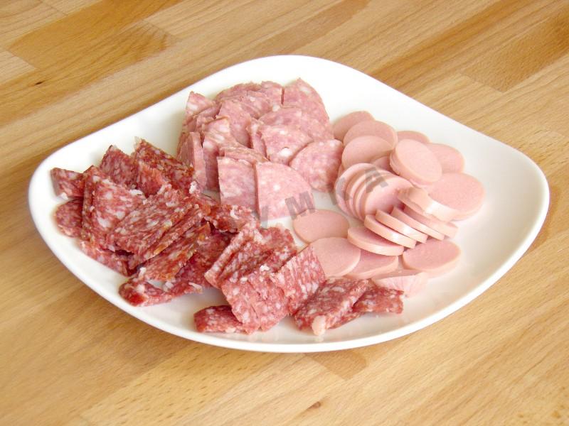 Шаг 2 приготовления Пицца мясное ассорти