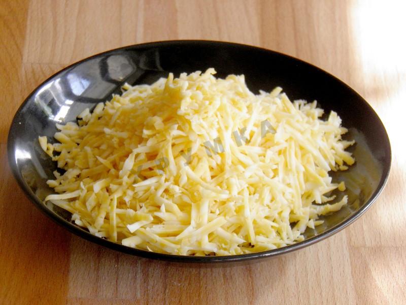 Шаг 4 приготовления Пицца мясное ассорти