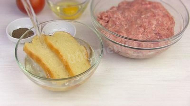 Шаг 1 приготовления Куриные котлеты с яйцом и зеленью