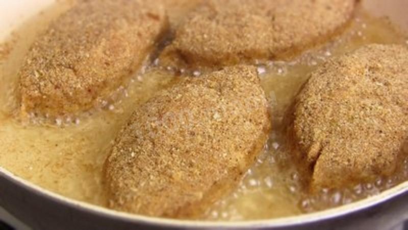 Шаг 11 приготовления Куриные котлеты с яйцом и зеленью