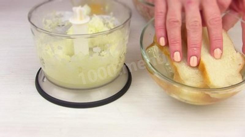 Шаг 2 приготовления Куриные котлеты с яйцом и зеленью