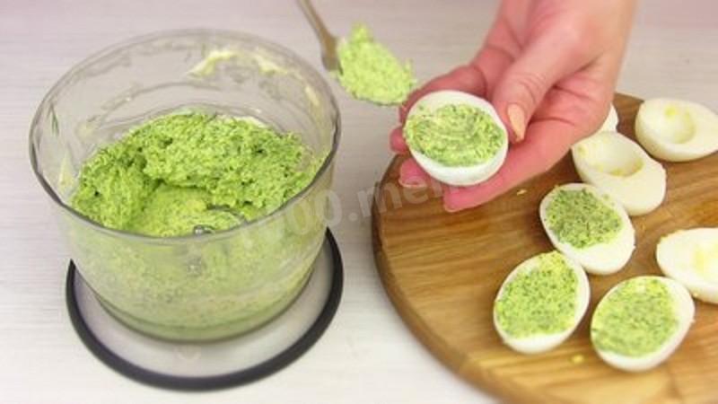 Шаг 7 приготовления Куриные котлеты с яйцом и зеленью