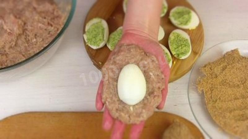 Шаг 8 приготовления Куриные котлеты с яйцом и зеленью