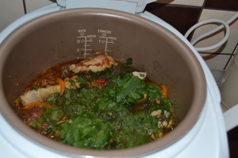 Шаг 12 приготовления Чахохбили из куриных ножек в мультиварке