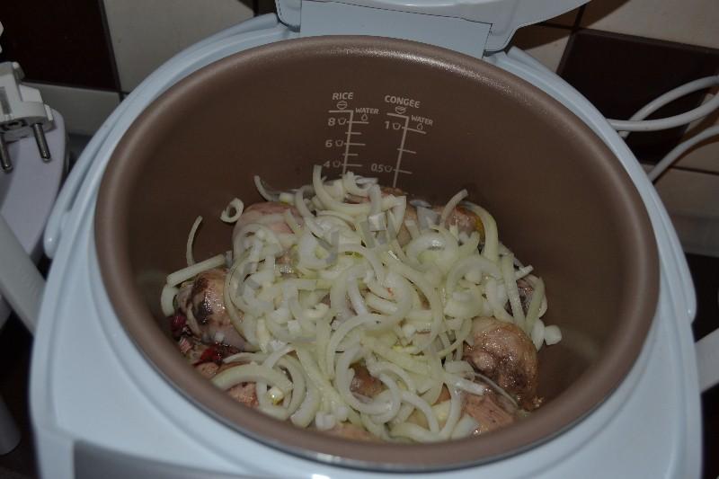 Шаг 7 приготовления Чахохбили из куриных ножек в мультиварке