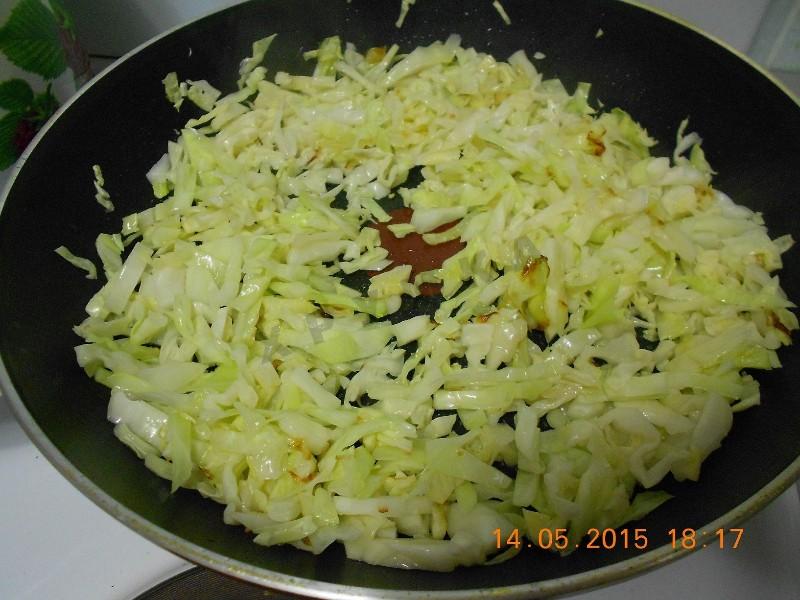 Шаг 2 приготовления Ленивые голубцы с капустой и фаршем в горшочках