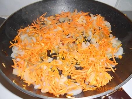 Шаг 4 приготовления Ленивые голубцы с капустой и фаршем в горшочках