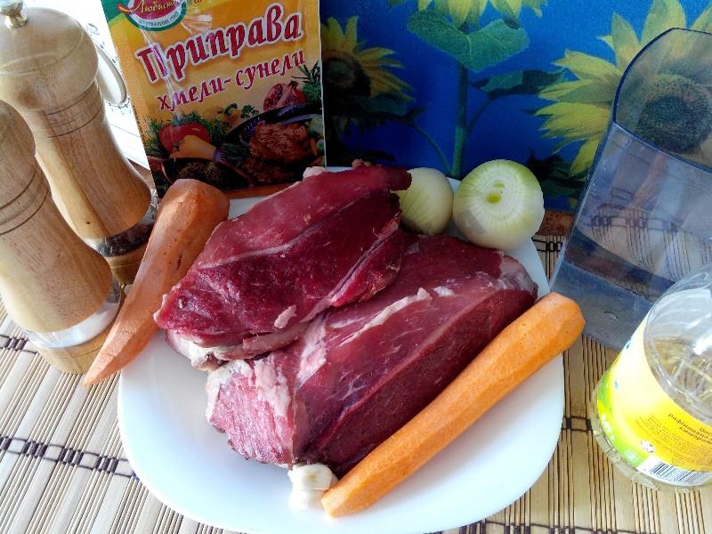 Шаг 1 приготовления Тушеное мясо с морковью в мультиварке вкусно и просто