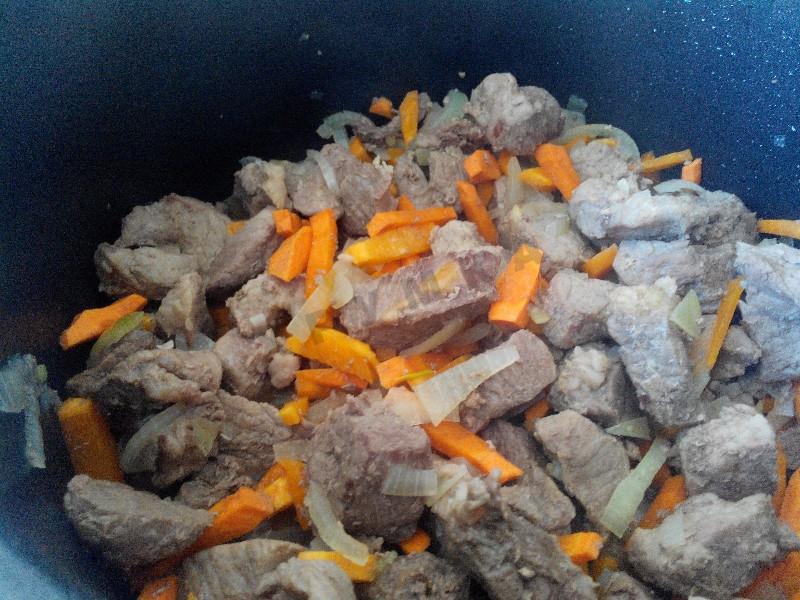 Шаг 10 приготовления Тушеное мясо с морковью в мультиварке вкусно и просто
