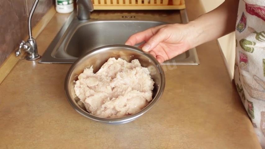 Шаг 1 приготовления Котлеты из куриного филе с сюрпризом