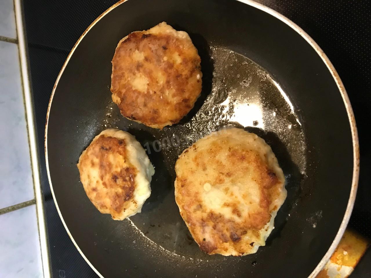 Шаг 7 приготовления Котлеты куриные с сыром и шампиньонами