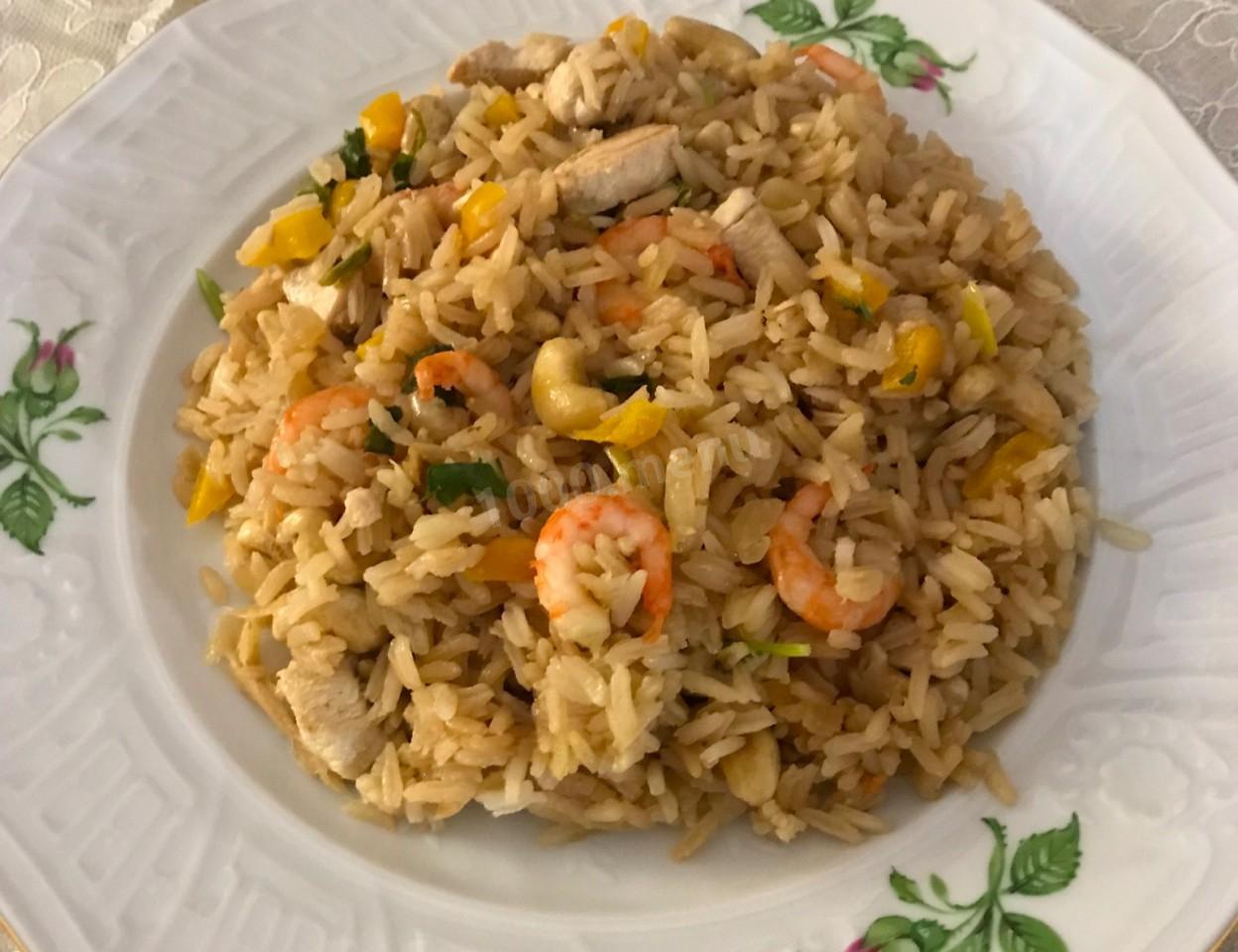 Обложка рецепта Рис по-тайски с курицей креветками и кешью