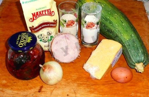 Шаг 1 приготовления Пицца из кабачков в духовке с манкой и майонезом