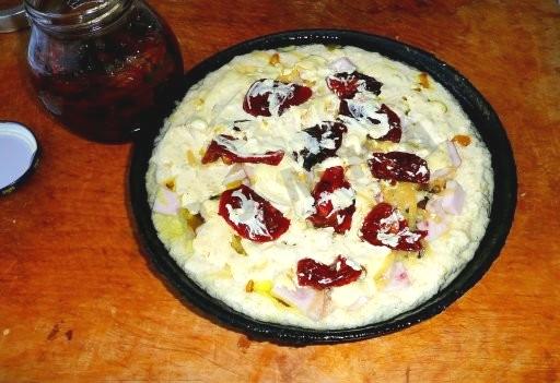Шаг 12 приготовления Пицца из кабачков в духовке с манкой и майонезом