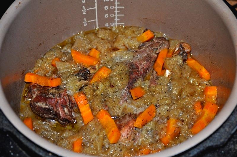 Шаг 6 приготовления Утка с яблоками в мультиварке