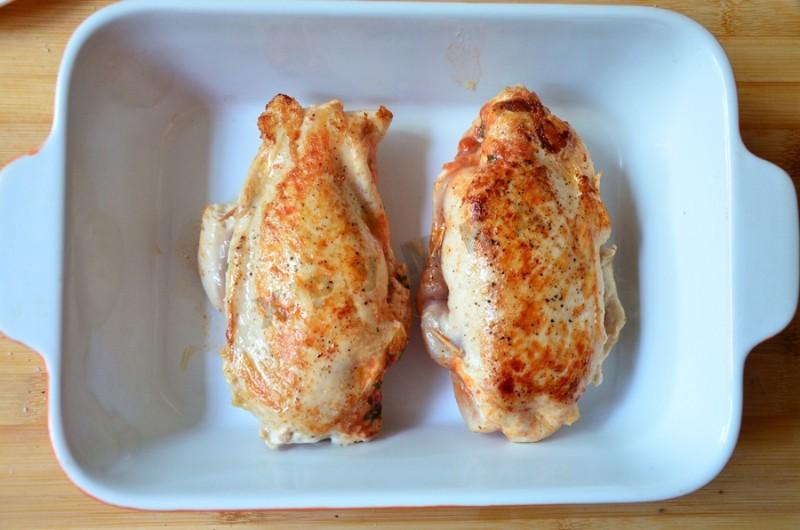 Шаг 11 приготовления Куриное филе с помидорами моцареллой в духовке