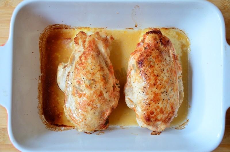 Шаг 12 приготовления Куриное филе с помидорами моцареллой в духовке