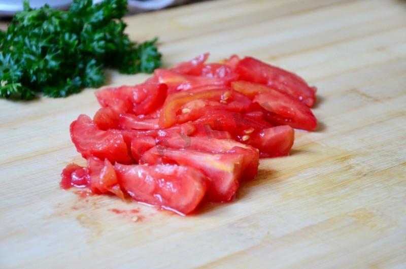 Шаг 3 приготовления Куриное филе с помидорами моцареллой в духовке