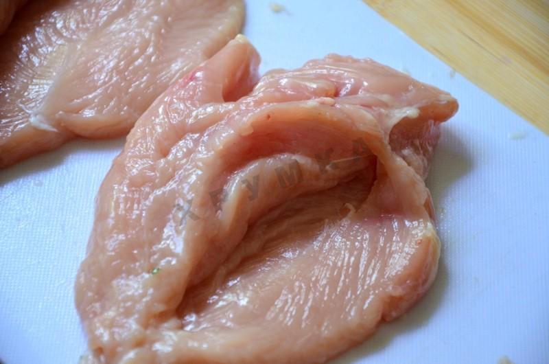 Шаг 6 приготовления Куриное филе с помидорами моцареллой в духовке