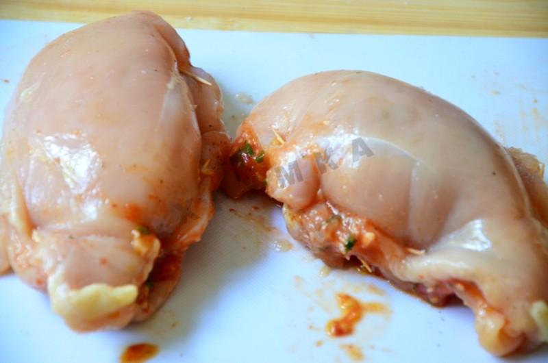 Шаг 9 приготовления Куриное филе с помидорами моцареллой в духовке