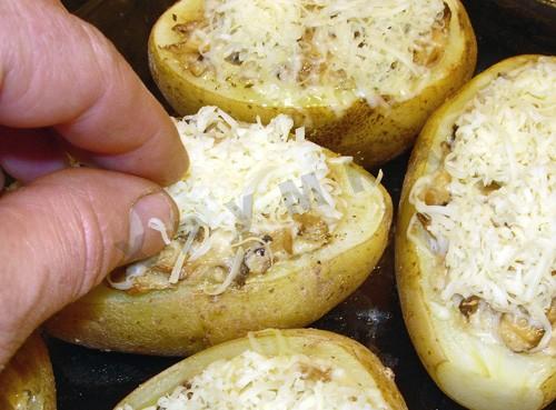 Шаг 9 приготовления Крошка картошка с шампиньонами в духовке