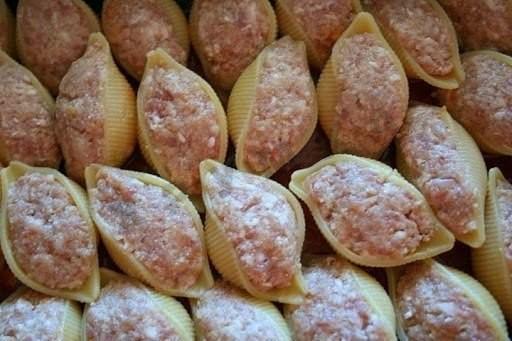 Шаг 2 приготовления Ракушки фаршированные с рикоттой и твердым сыром