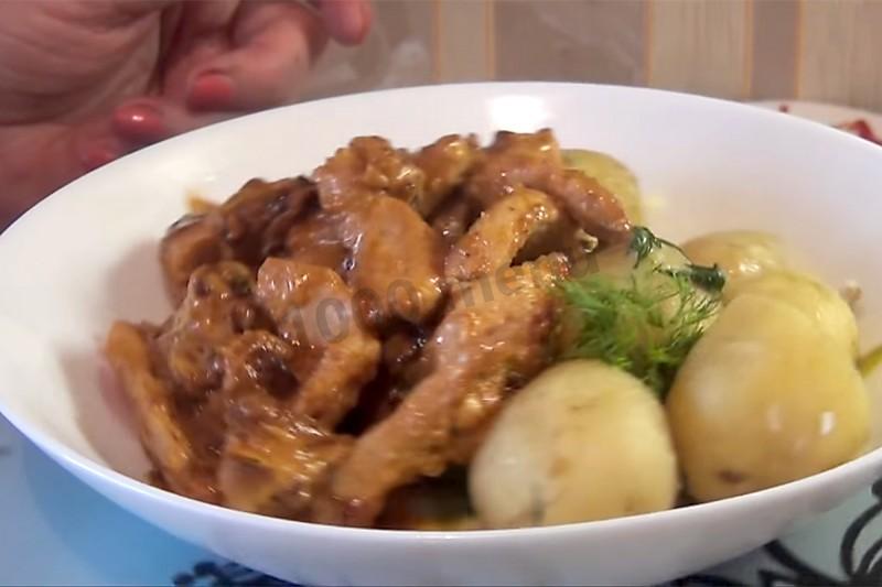 Шаг 10 приготовления Жареное филе курицы в сметане с майонезом с луком и чесноком