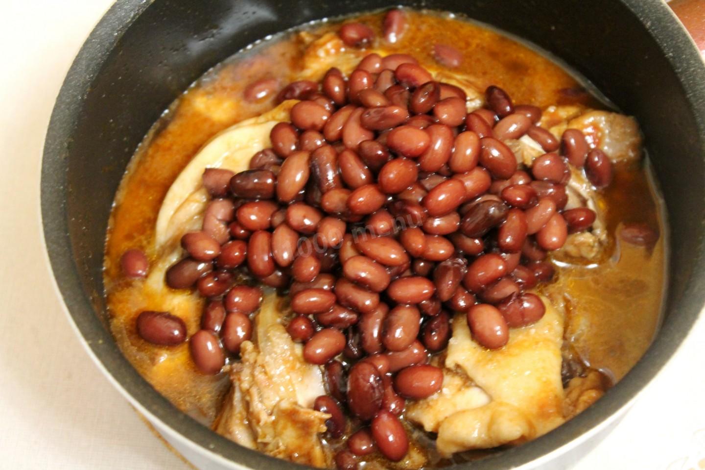 Шаг 6 приготовления Курица с консервированной красной фасолью и соевым соусом