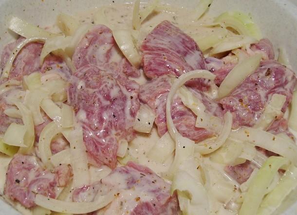 Шаг 4 приготовления Шашлык из свинины с луком на углях