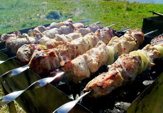 Шаг 6 приготовления Шашлык из свинины с луком на углях