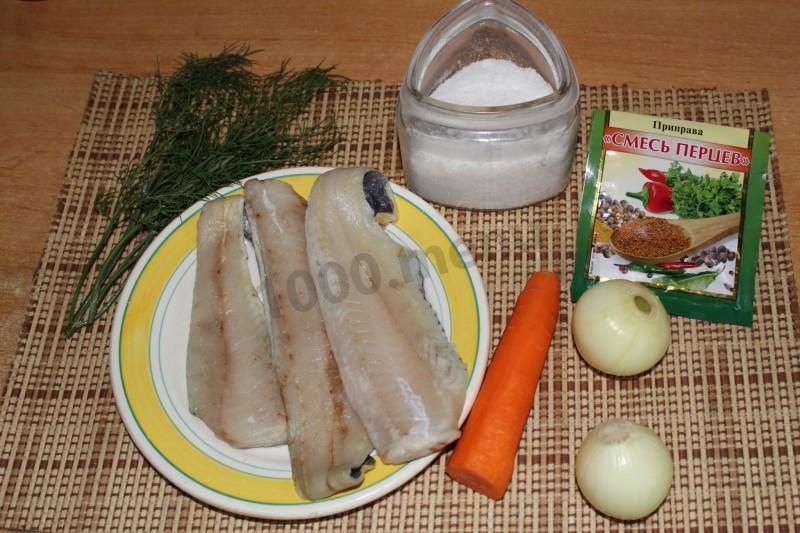 Шаг 1 приготовления Минтай в духовке с луком и морковью и укропом