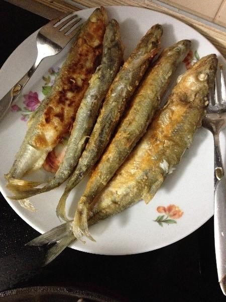 Шаг 7 приготовления Жареная корюшка