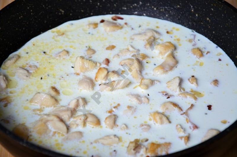 Шаг 6 приготовления Фарфалле с курицей в сливочном соусе