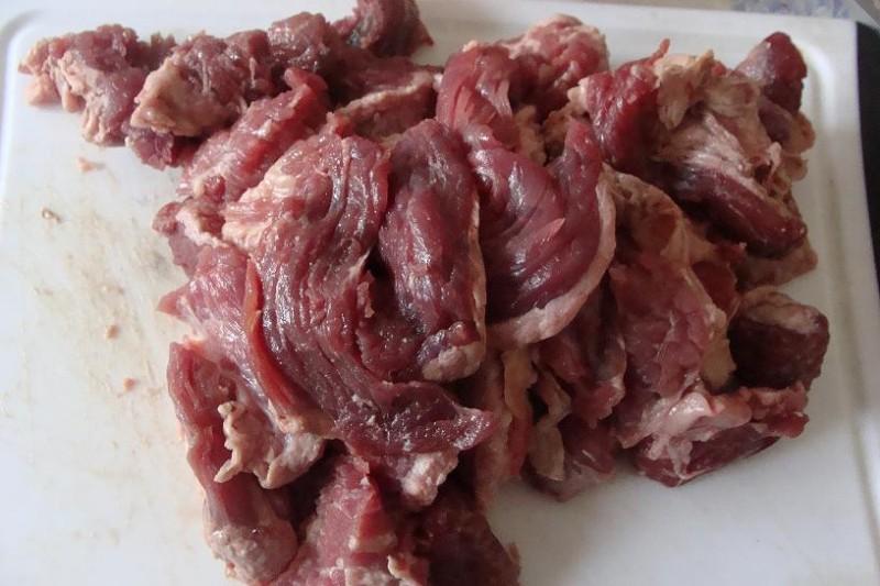Шаг 1 приготовления Мясо в пиве