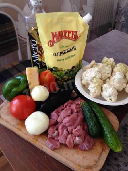 Шаг 1 приготовления Мясо в цветной капусте с овощами в духовке