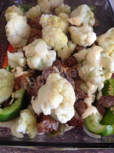 Шаг 9 приготовления Мясо в цветной капусте с овощами в духовке