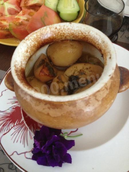 Шаг 9 приготовления Говядина с овощами и аджикой в горшочках